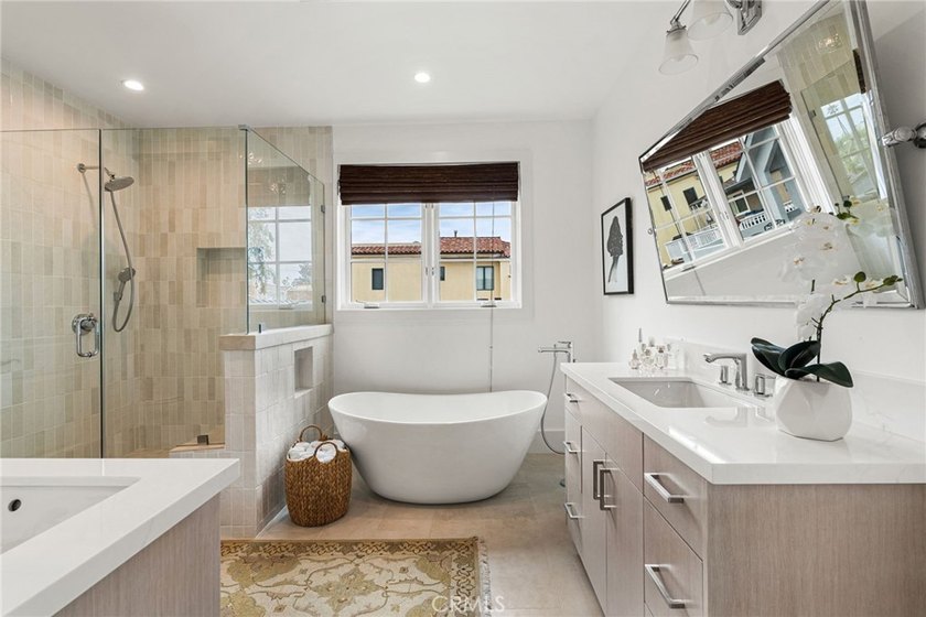 Elegant, contemporary Cape Cod living awaits just two blocks - photo 38