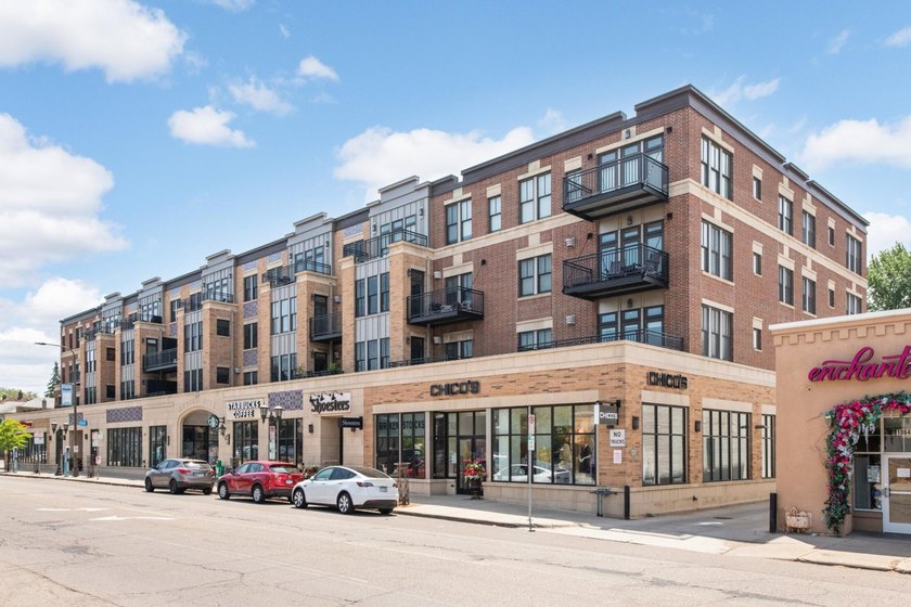 Welcome to Unit 307 in the Oxford Hill Condominiums, ideally - photo 3