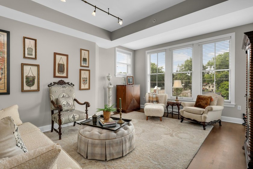 Welcome to Unit 307 in the Oxford Hill Condominiums, ideally - photo 7