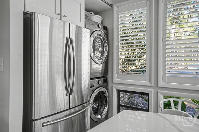 This beautifully updated end-unit condo offers the perfect - photo 11
