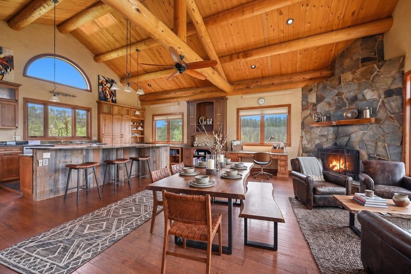 Listed by Jeff Lawler &amp; Lori Barnett at Engel &amp; Volkers Black - photo 3