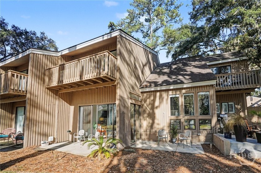 This beautifully updated end-unit condo offers the perfect - photo 28