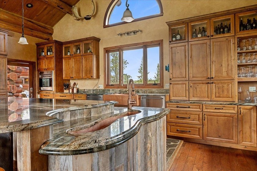 Listed by Jeff Lawler &amp; Lori Barnett at Engel &amp; Volkers Black - photo 8