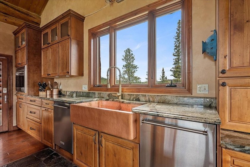 Listed by Jeff Lawler &amp; Lori Barnett at Engel &amp; Volkers Black - photo 9