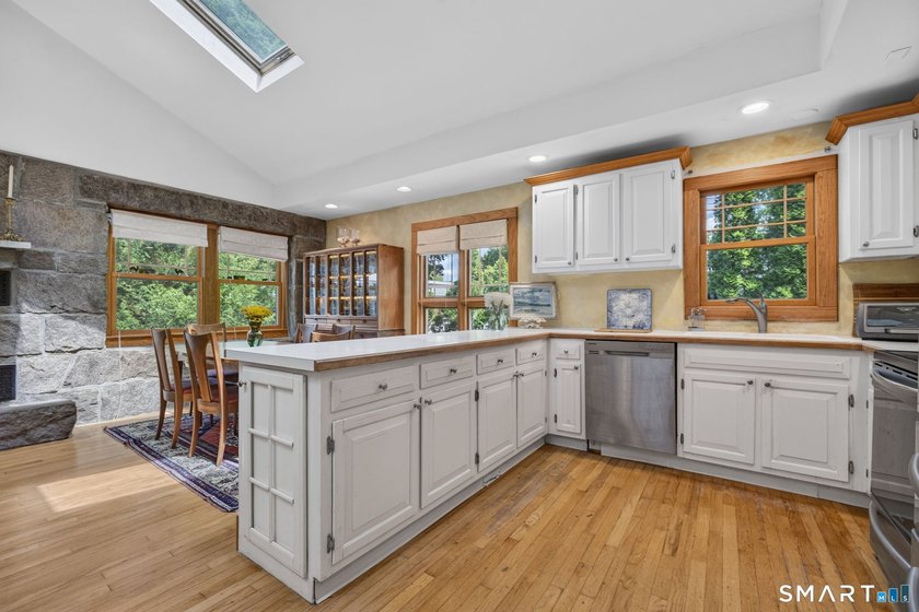 Welcome to your own private retreat on beautiful Gardner Lake! - photo 9