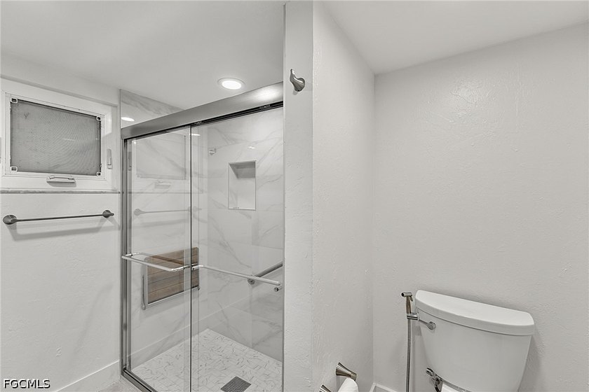 Move-in ready! Beautifully updated 3-bedroom, 2-bath home in one - photo 15