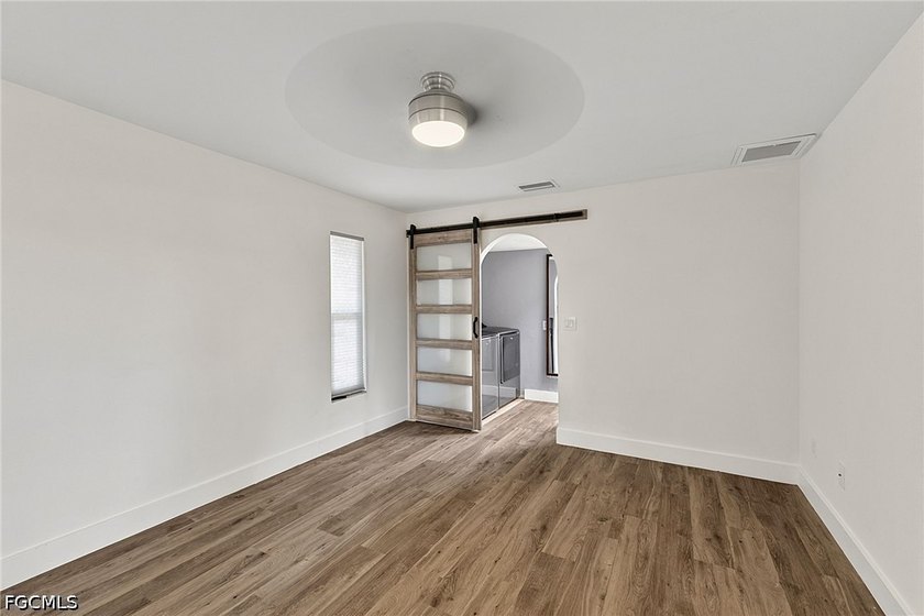 Move-in ready! Beautifully updated 3-bedroom, 2-bath home in one - photo 25
