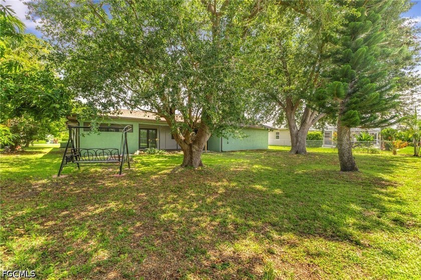 Move-in ready! Beautifully updated 3-bedroom, 2-bath home in one - photo 33
