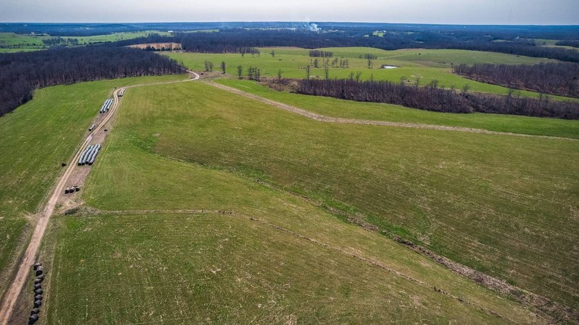 The Davis Ranch is a 401+/--acre cattle ranch that offers a - photo 34