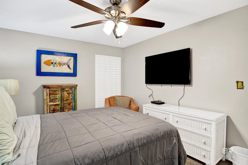 Welcome to Regatta 305B, your spacious Gulf-side retreat where - photo 12