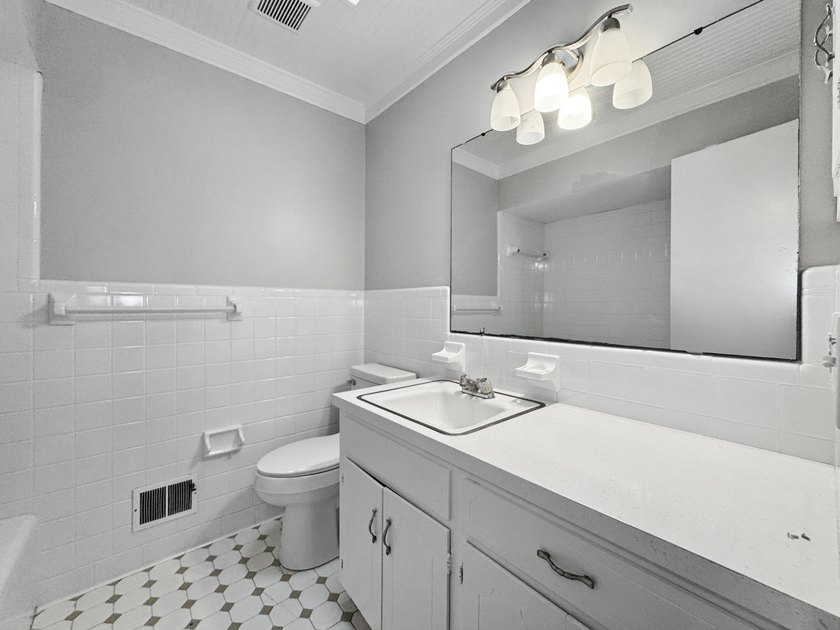 Welcome home to Evanston Estates -- a hidden gem in North - photo 22