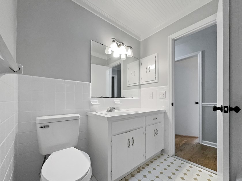 Welcome home to Evanston Estates -- a hidden gem in North - photo 23