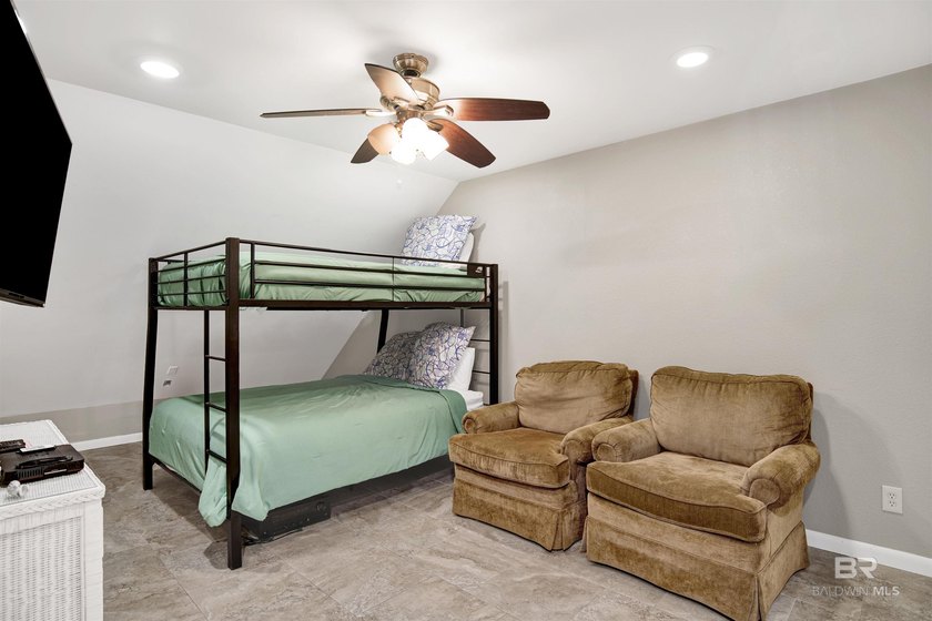 Welcome to Regatta 305B, your spacious Gulf-side retreat where - photo 36