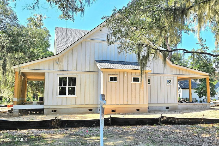 Under construction with an aprxx completion date of December - photo 6
