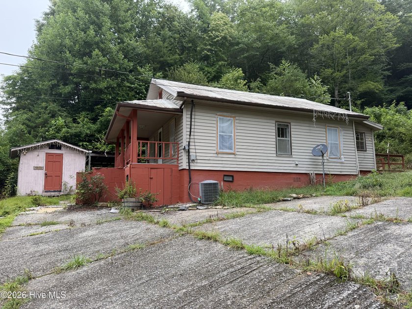 Nestled in the scenic mountains of Western North Carolina, this - photo 6