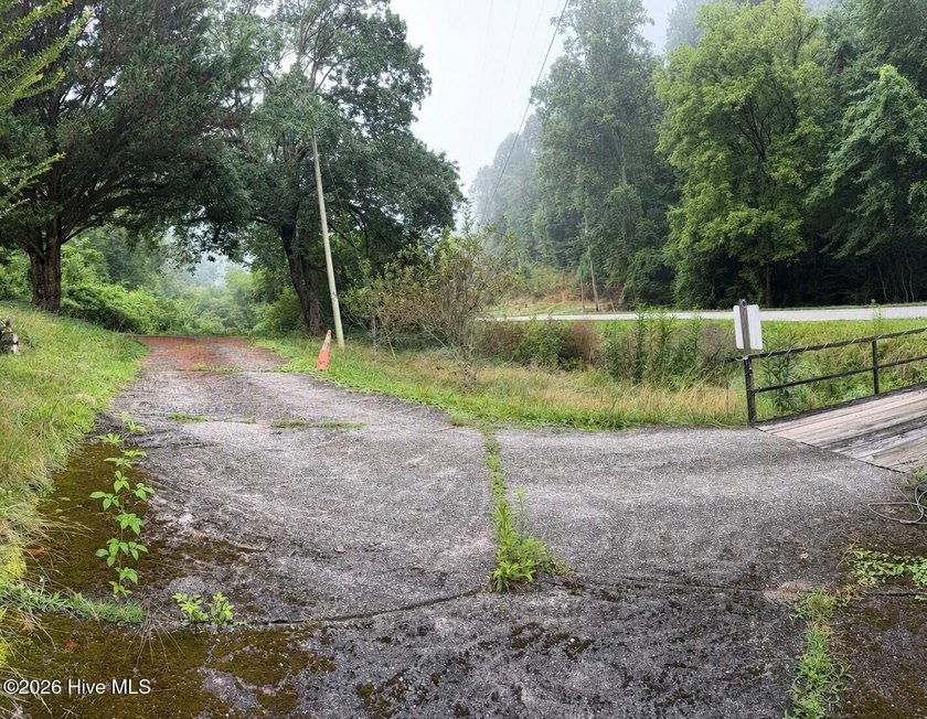 Nestled in the scenic mountains of Western North Carolina, this - photo 7