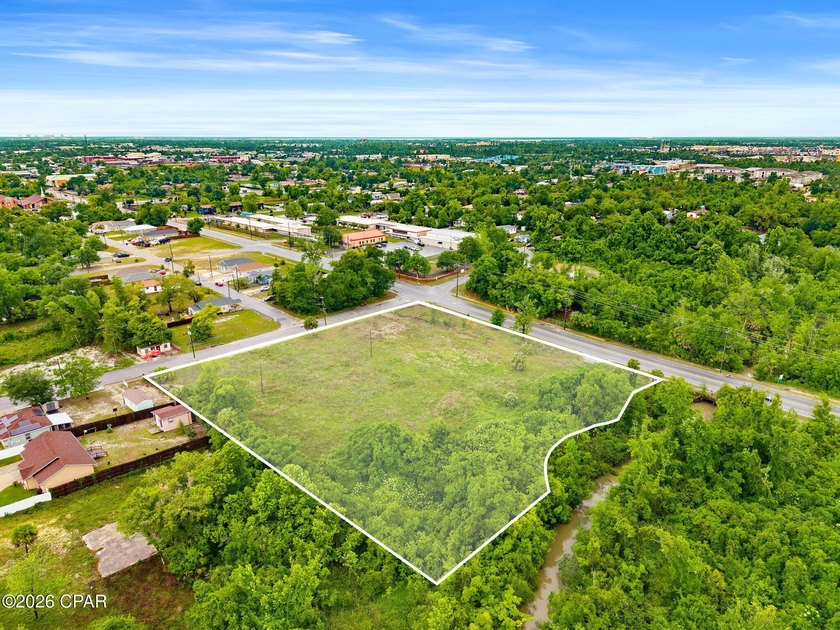 HUGE INVESTMENT POTENTIAL!! Positioned in a prime location in - photo 8