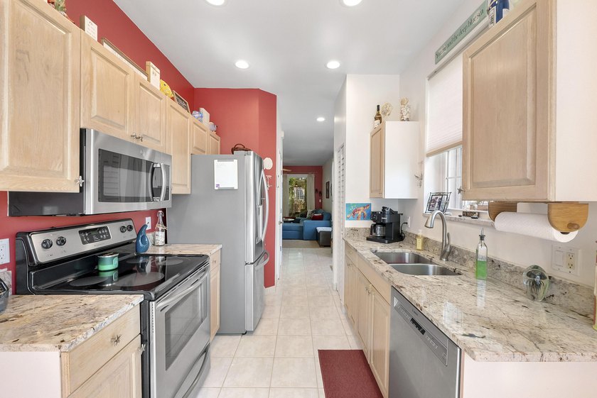 RARELY available end unit townhome with lots of privacy, a - photo 17
