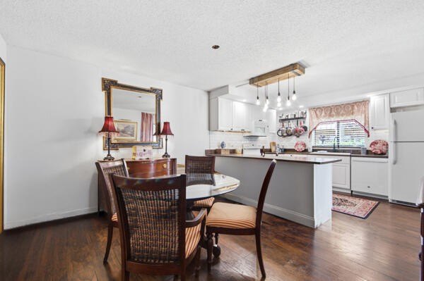 Discover this charming 2-bedroom, 2.5-bathroom condominium - photo 11