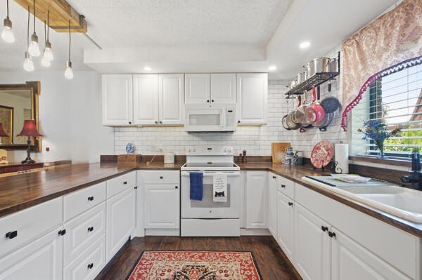 Discover this charming 2-bedroom, 2.5-bathroom condominium - photo 15
