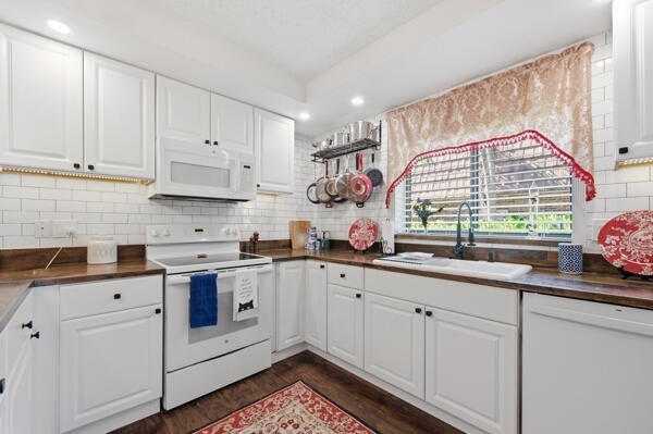 Discover this charming 2-bedroom, 2.5-bathroom condominium - photo 16