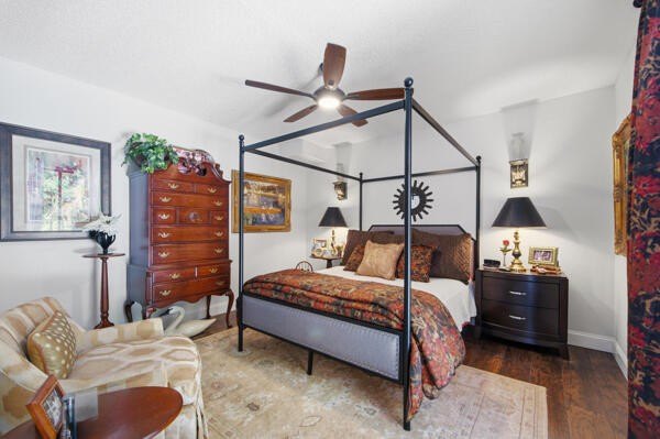 Discover this charming 2-bedroom, 2.5-bathroom condominium - photo 19