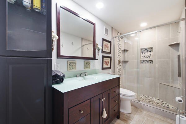 Discover this charming 2-bedroom, 2.5-bathroom condominium - photo 22