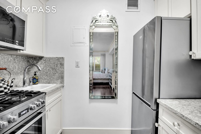 Welcome to 310 East 49th Street, Residence 1E a beautifully - photo 4