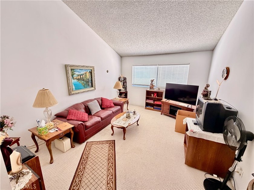 Corner unit with only one common wall located within a well - photo 15