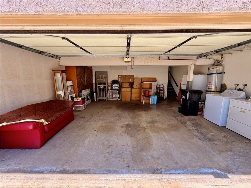 Corner unit with only one common wall located within a well - photo 17