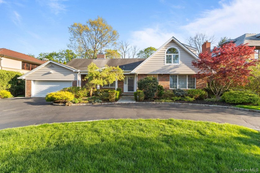 Welcome to 46 Nassau Drive, nestled in the Village of Kensington - photo 2