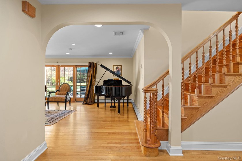 Welcome to 46 Nassau Drive, nestled in the Village of Kensington - photo 4