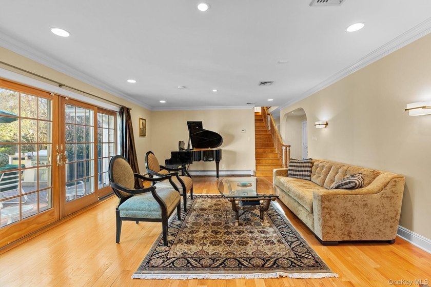 Welcome to 46 Nassau Drive, nestled in the Village of Kensington - photo 5