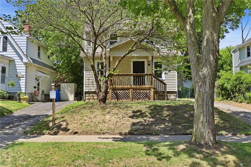 Welcome to 271 Sheppler Street, a charming Cape Cod filled with - photo 2