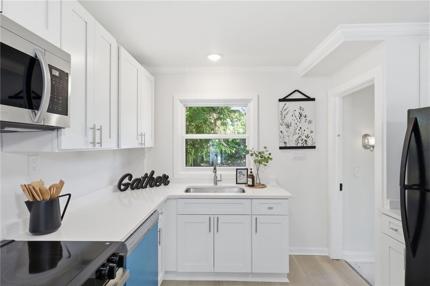 Welcome to 271 Sheppler Street, a charming Cape Cod filled with - photo 7