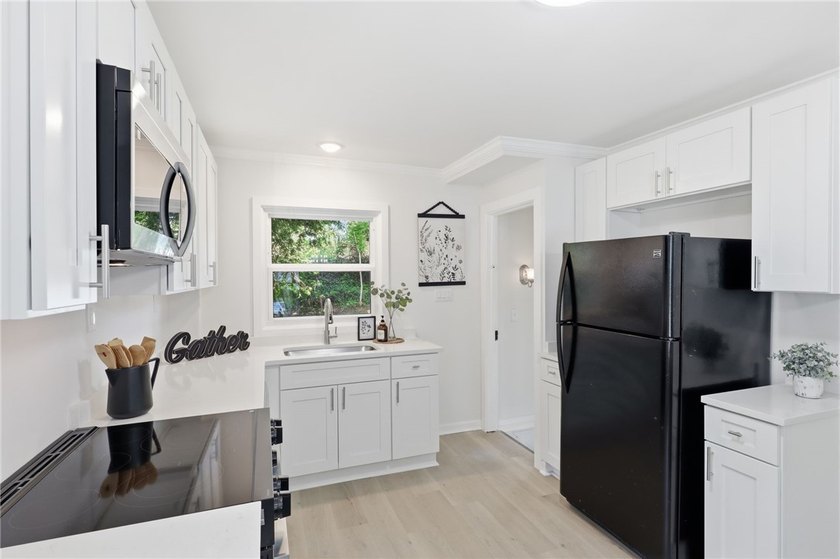Welcome to 271 Sheppler Street, a charming Cape Cod filled with - photo 8