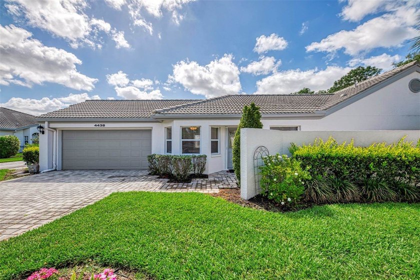 Under contract-accepting backup offers. ** STANDALONE VILLA IN - photo 2