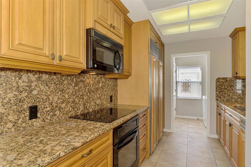 Under contract-accepting backup offers. ** STANDALONE VILLA IN - photo 3