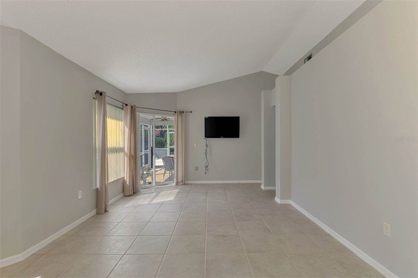 Under contract-accepting backup offers. ** STANDALONE VILLA IN - photo 9