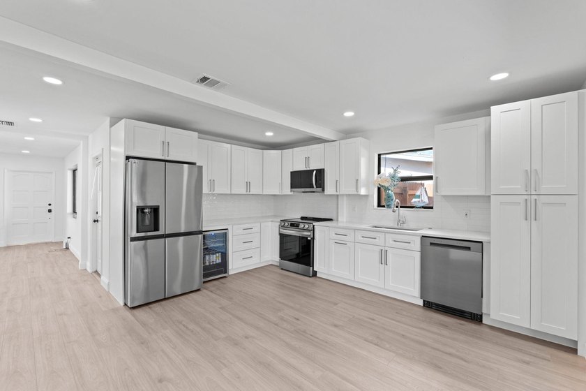 Beautifully updated East Oakland Park home with curb appeal and - photo 15