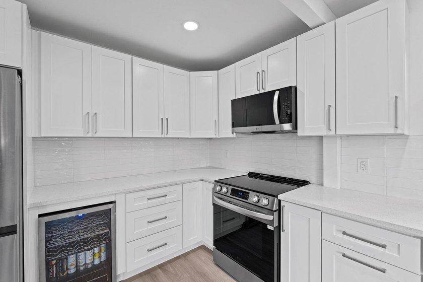 Beautifully updated East Oakland Park home with curb appeal and - photo 16