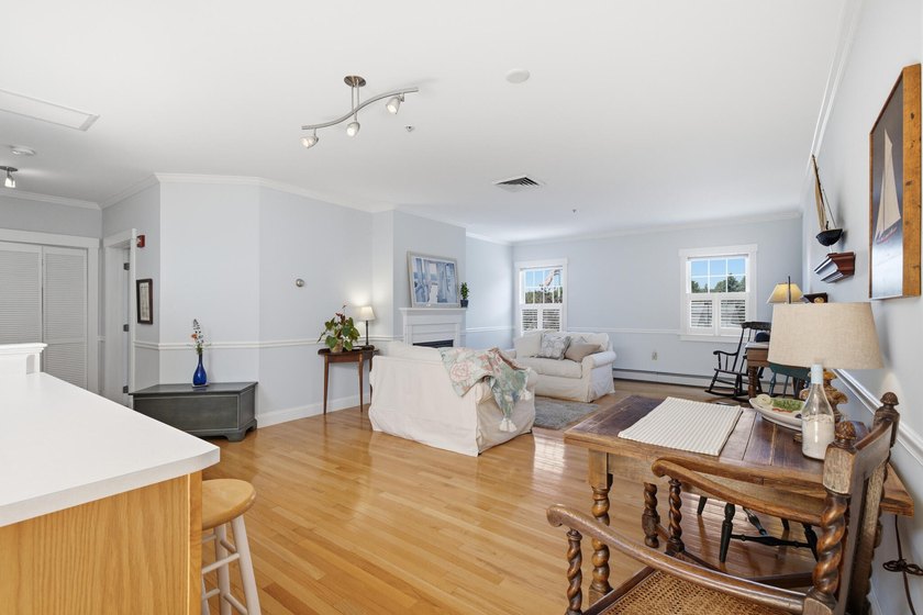 Immaculate and move-in ready, this spacious 1-bedroom, 1-bath - photo 17