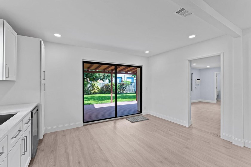 Beautifully updated East Oakland Park home with curb appeal and - photo 19