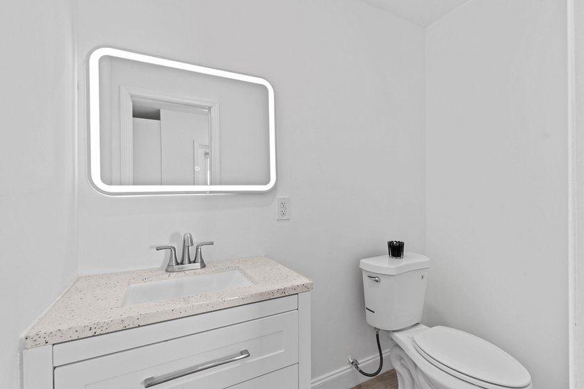 Beautifully updated East Oakland Park home with curb appeal and - photo 25