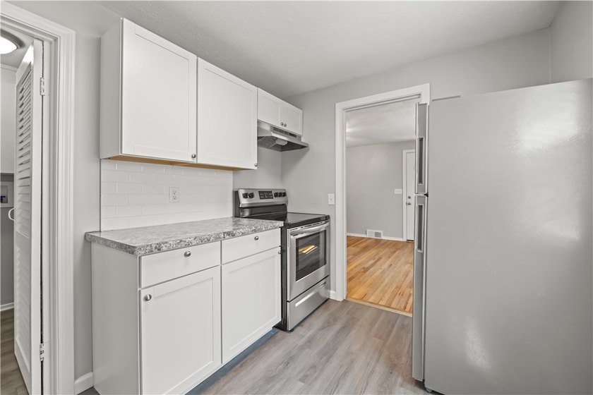 Move right into this beautifully updated 3-bedroom, 1.5-bath - photo 15