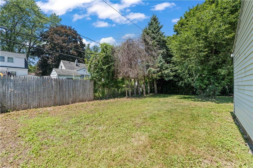 Move right into this beautifully updated 3-bedroom, 1.5-bath - photo 22