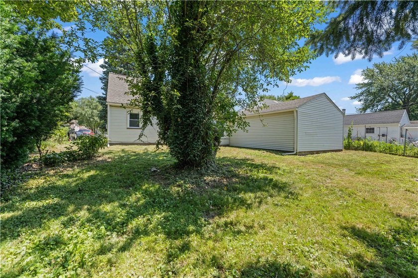 Move right into this beautifully updated 3-bedroom, 1.5-bath - photo 24
