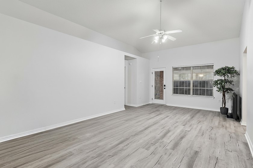 Coastal Comfort on a Quiet Street -Minutes from Beaches &amp; Grand - photo 4