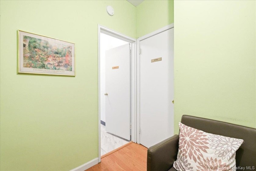 Position your practice in the heart of Forest Hills with this - photo 8