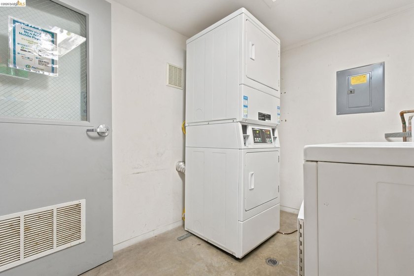 Ground floor loft for commercial use-residential use must be - photo 32